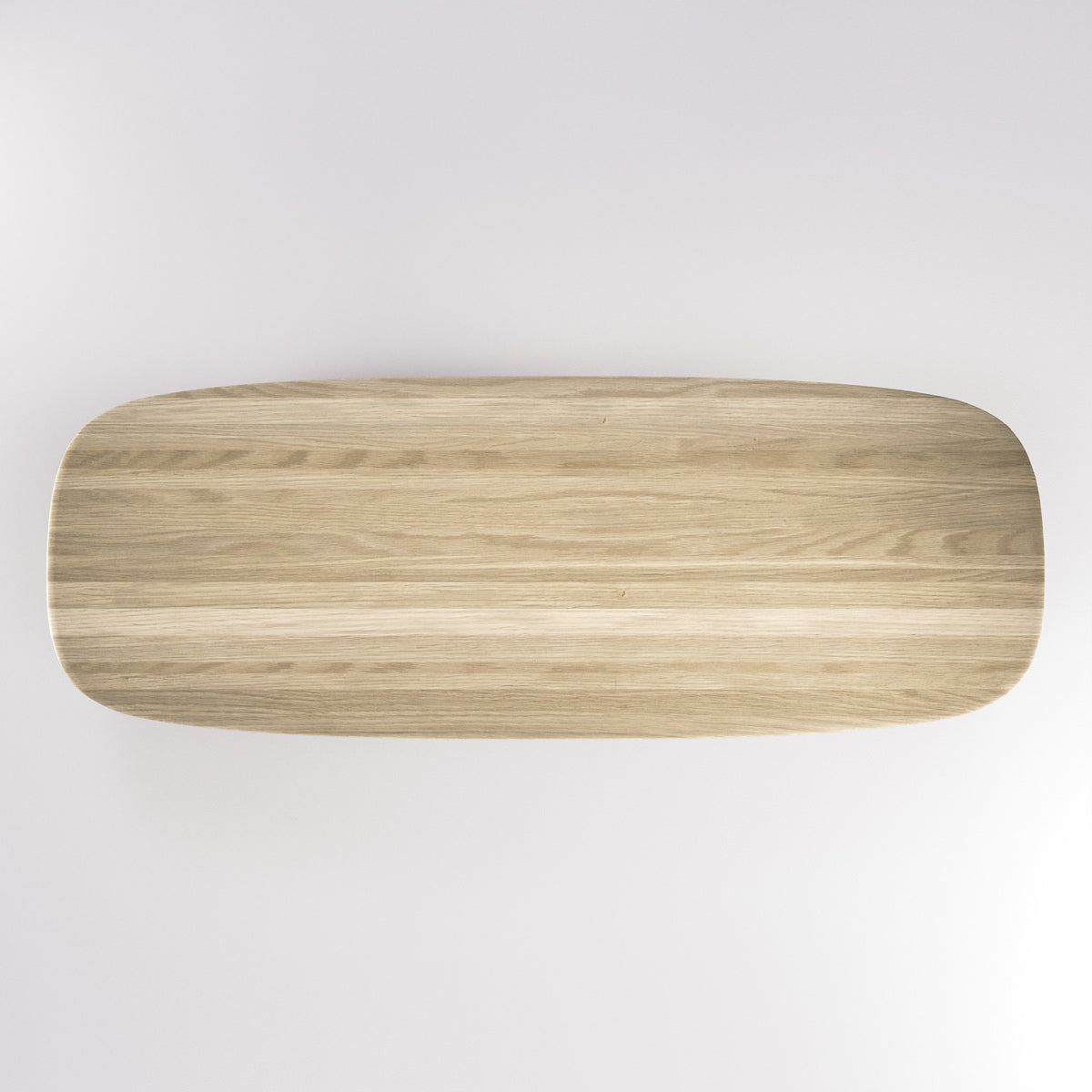 Plateau de la table à manger Amos en chêne naturel vu de dessus et ses angles arrondis