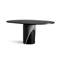 Table à manger Sharp oblongue plateau plaqué chêne noir et pied en béton gris naturel et acier noir facetté sur fond blanc