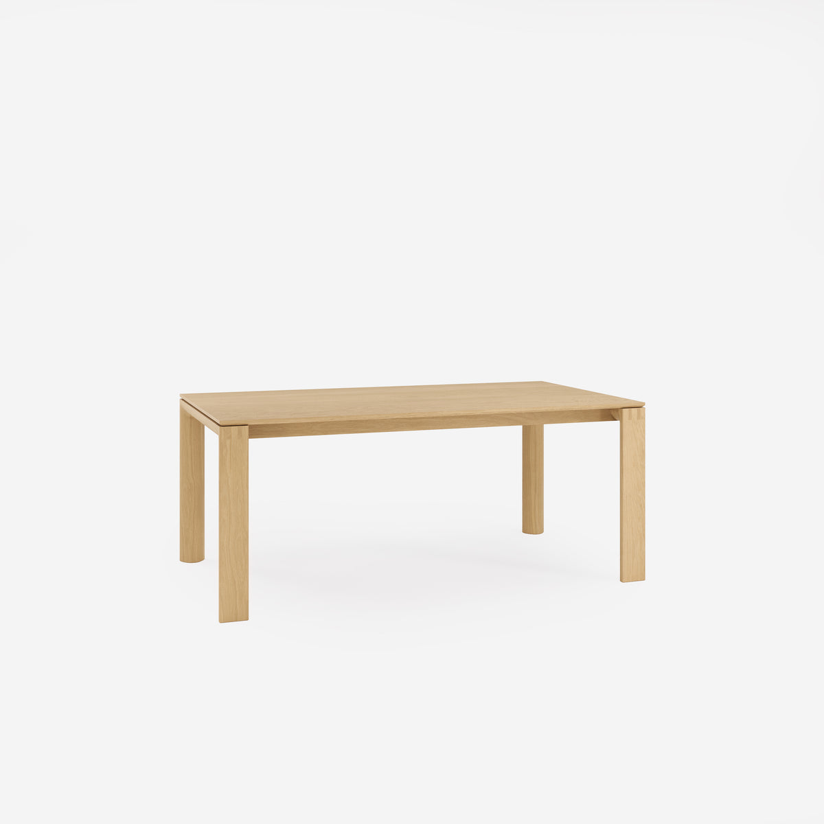 Table à manger extensible Nuria en chêne naturel fermée vue de trois quarts