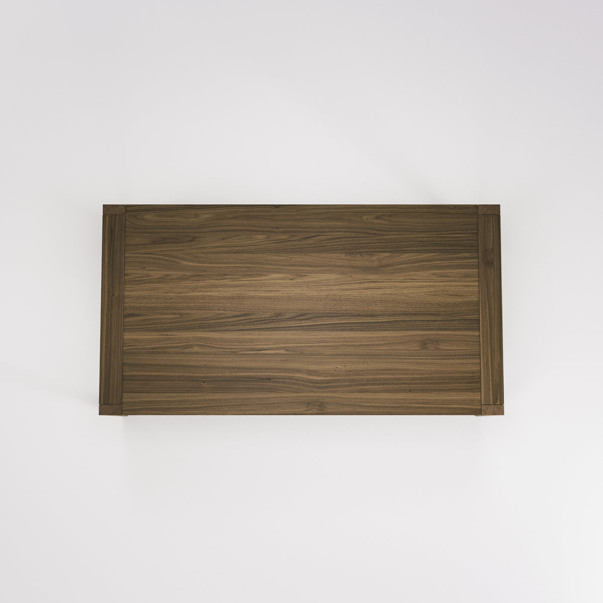 Plateau de la table Raia 180 cm en noyer foncé vu de dessus