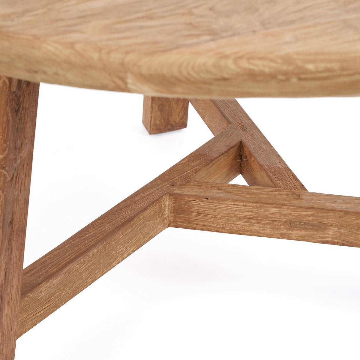 Détail de l'entretoise en Y sous le plateau de la table Noguchi en teck