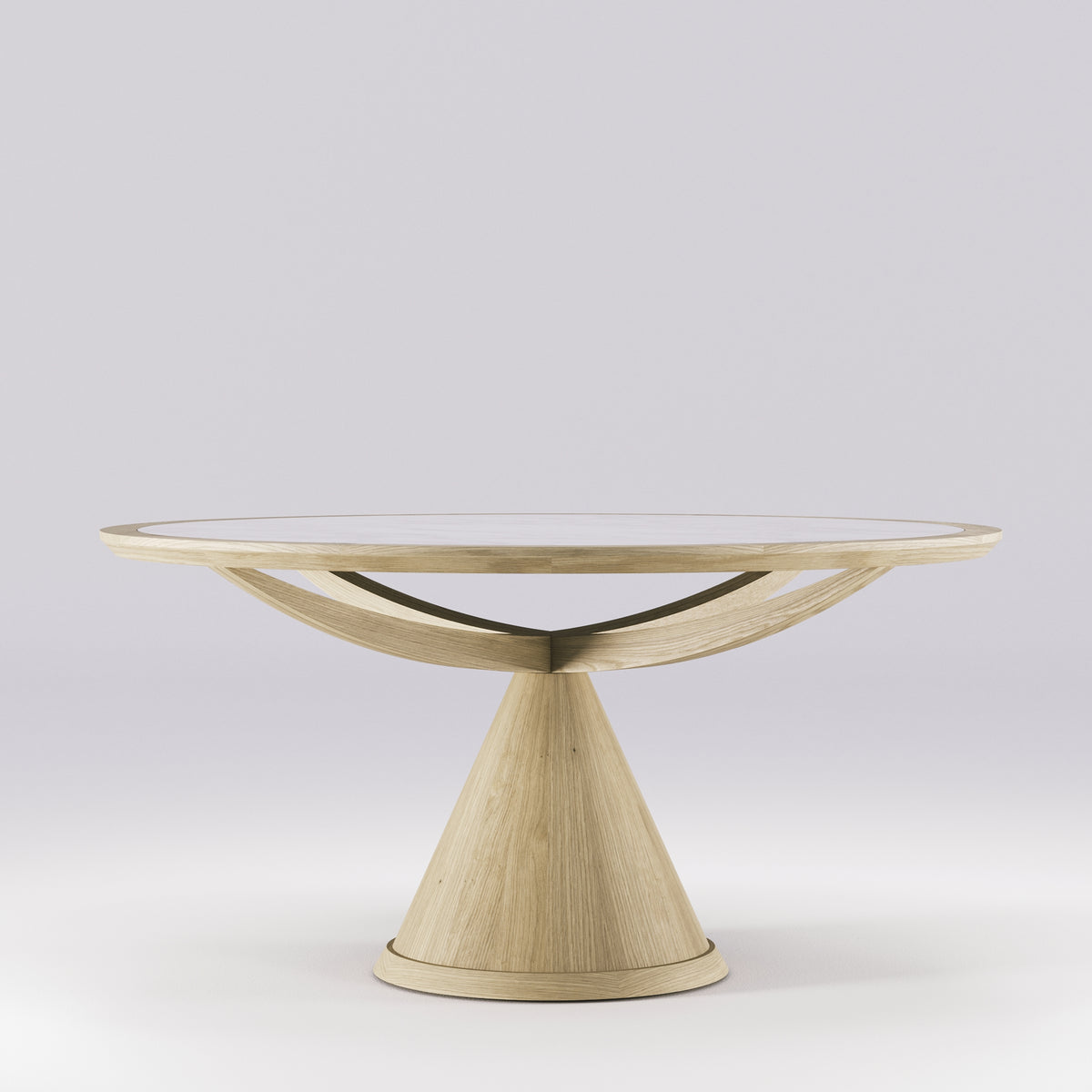 Table à manger ronde Vasco en chêne et céramique blanche veinée vue de biais, ses bras courbes croisés