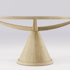 Bras courbes et socle conique en chêne naturel de la table Vasco