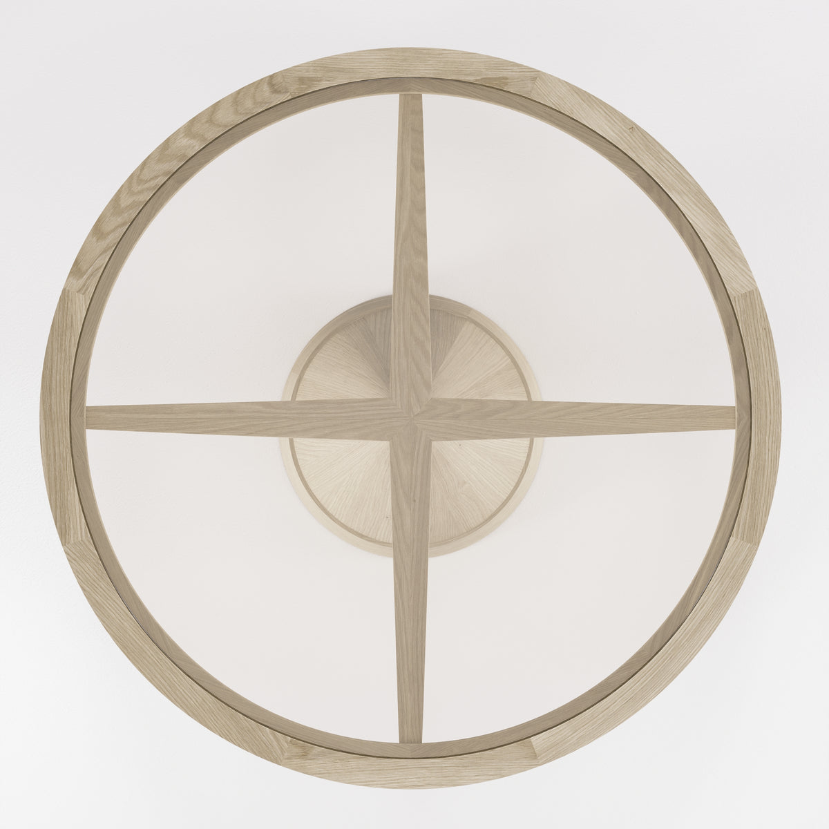 Croisillon de bois vu à travers le plateau de verre bronze de la table Vasco en chêne naturel