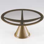 Table à manger ronde Vasco en noyer foncé vue de trois quarts avec son plateau de verre bronze