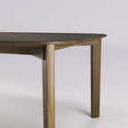 Jonction de la ceinture et d'un pied de la table Soma en noyer foncé