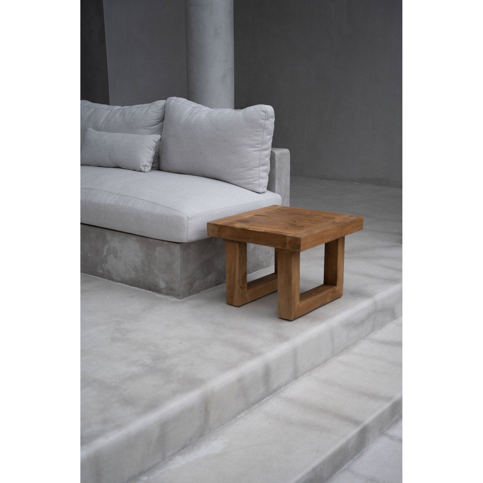Table d'appoint basse en teck recyclé, vue 5