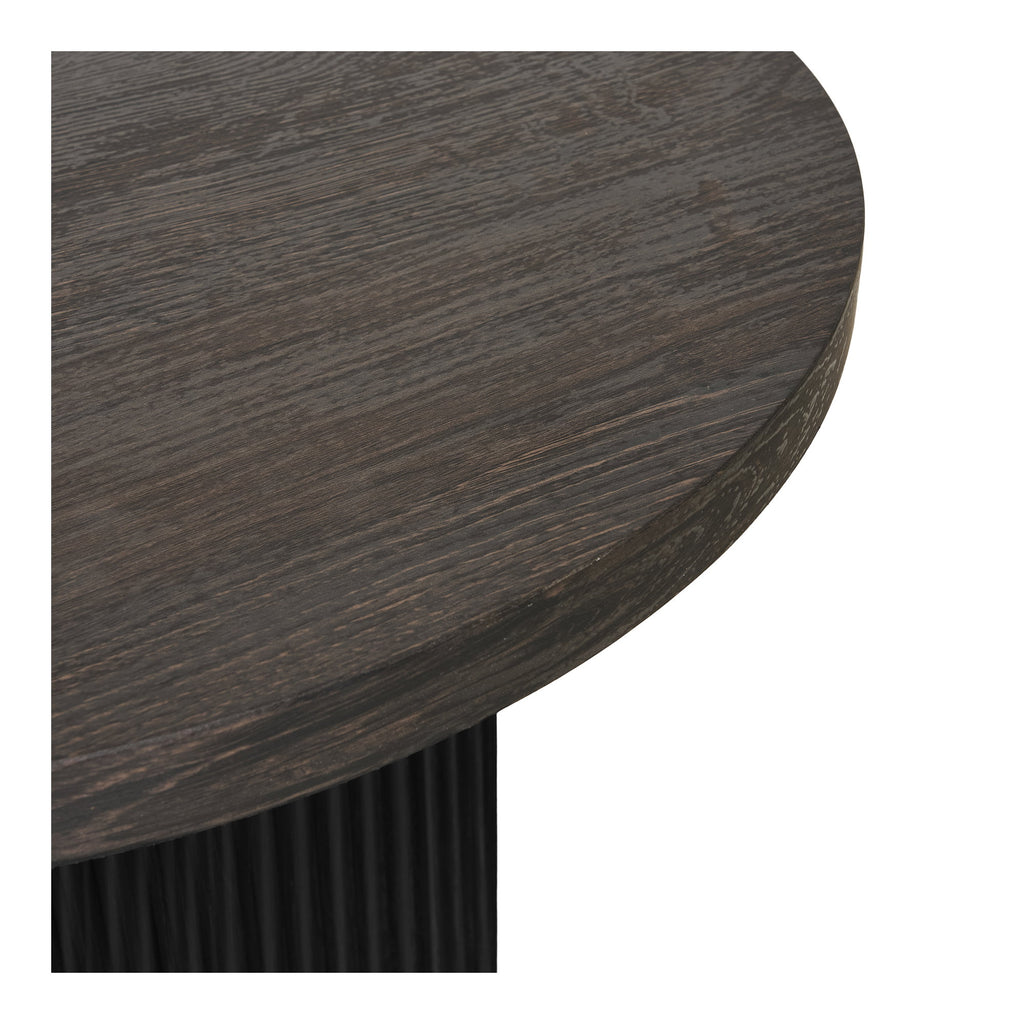 Détail plateau rond table Boavista brun foncé veines bois MDF décor vue dessus