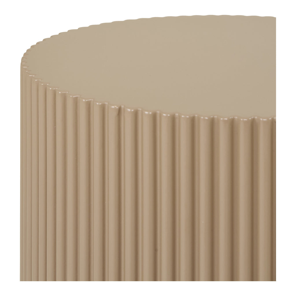 Détail cannelures colonne cylindrique table d'appoint Farense sable foncé finition satinée