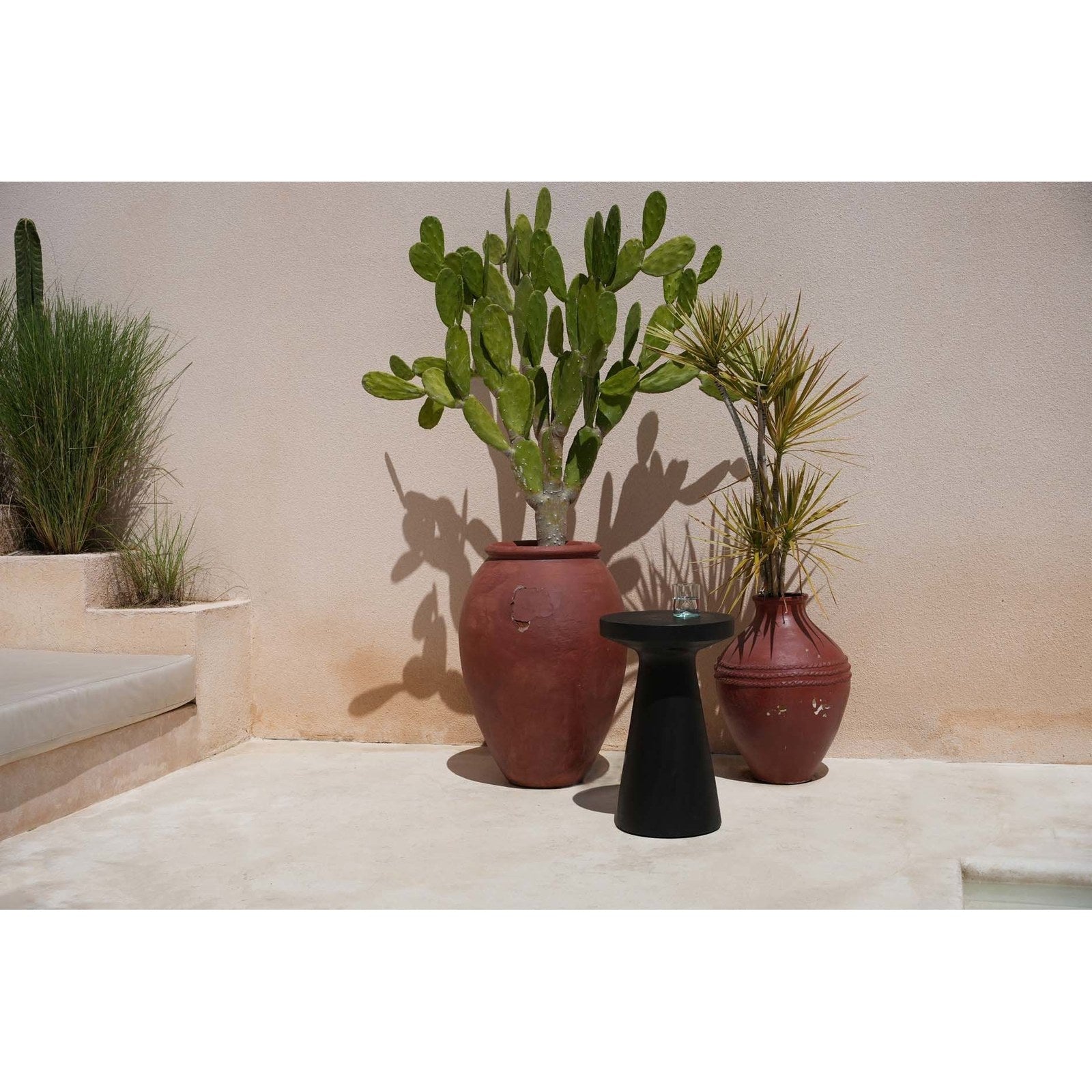 Table d'appoint Fiji en bois de suar noir, vue 3