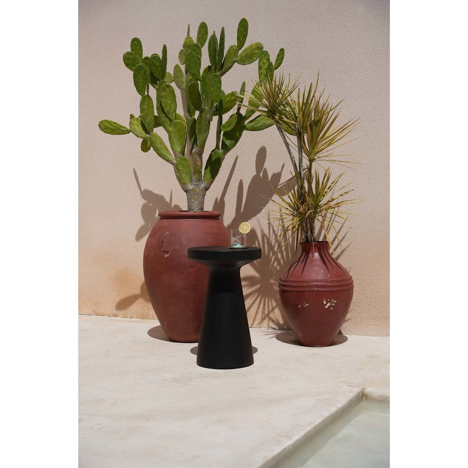 Table d'appoint Fiji en bois de suar noir, vue 4