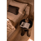 Table d'appoint trépied Java en bois teinté noyer, vue 3