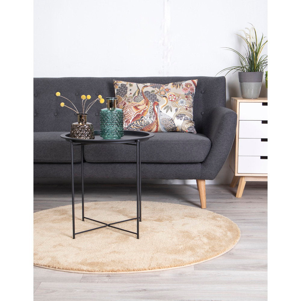 Table d'appoint Bastia métal noir mat ø47 cm ambiance salon canapé gris avec décoration