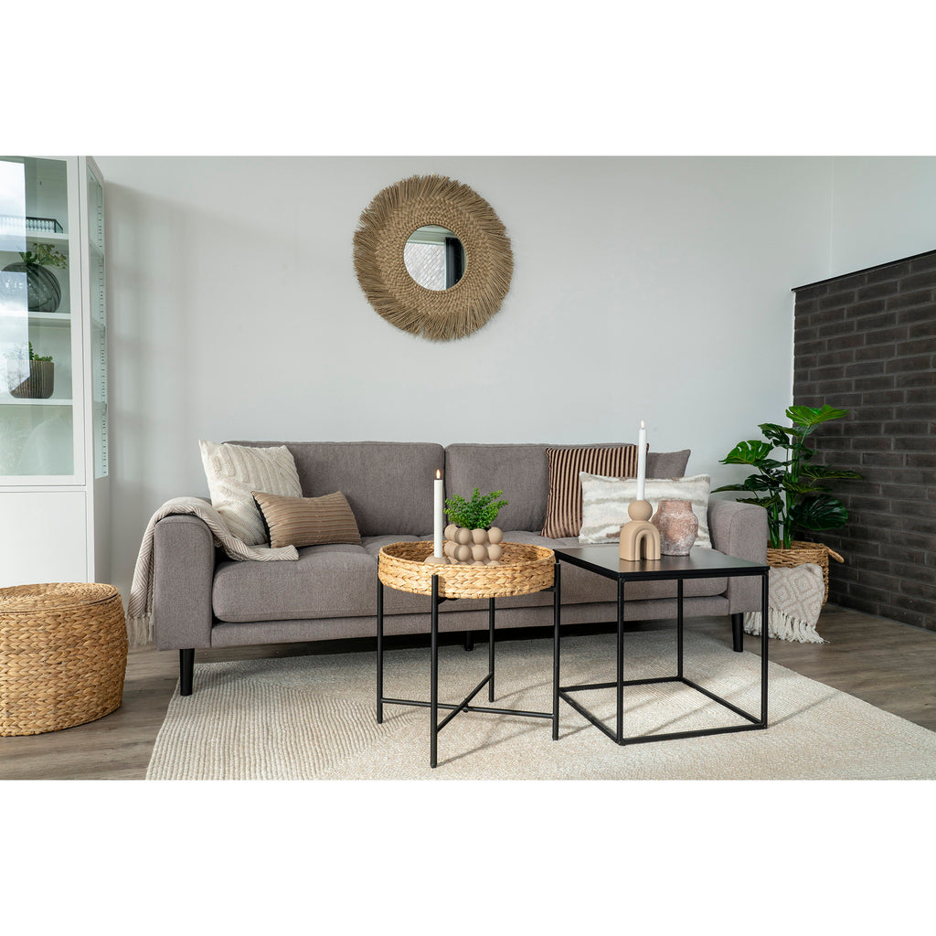 Table d'appoint Naro jacinthe duo salon canapé gris avec table métal noir tapis blanc