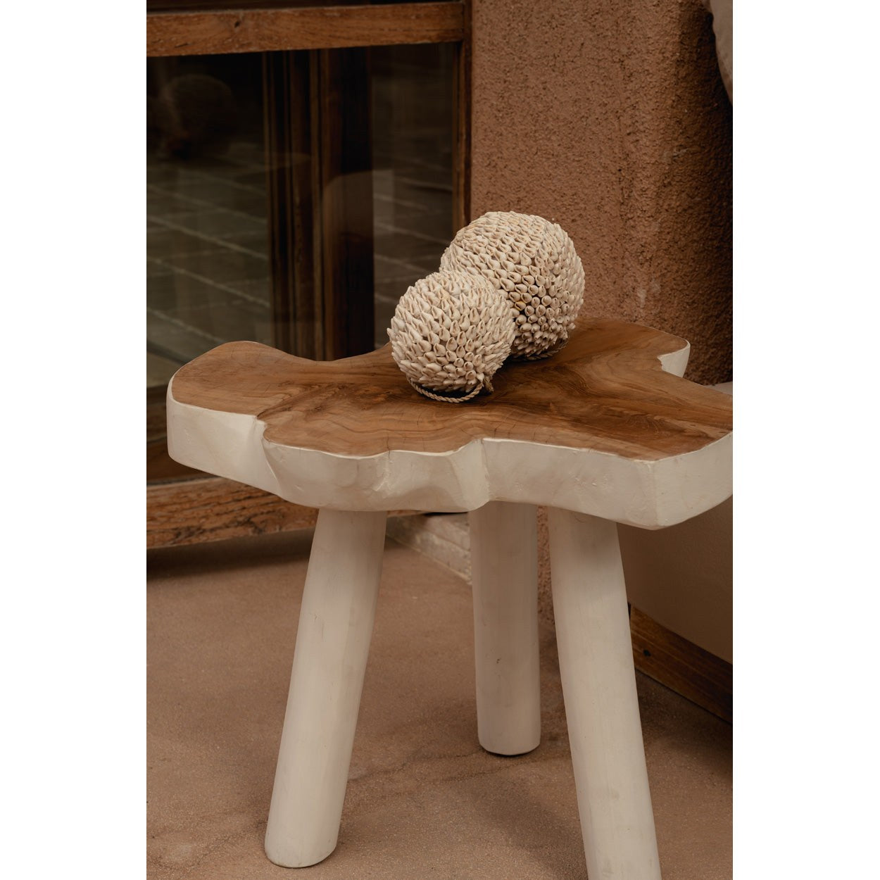 Table d'appoint Organic en teck massif en situation