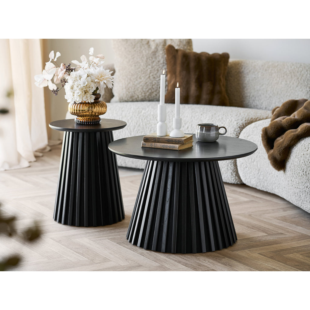 Table d'appoint et table basse Osaka chêne noir duo ambiance salon canapé bouclé beige