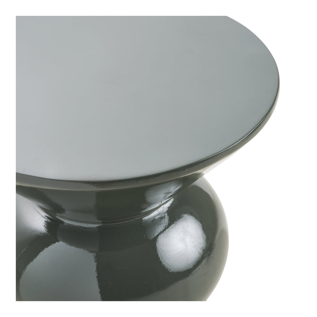 Détail plateau circulaire laqué vert sauge brillant table d'appoint Rosolina vue plongeante