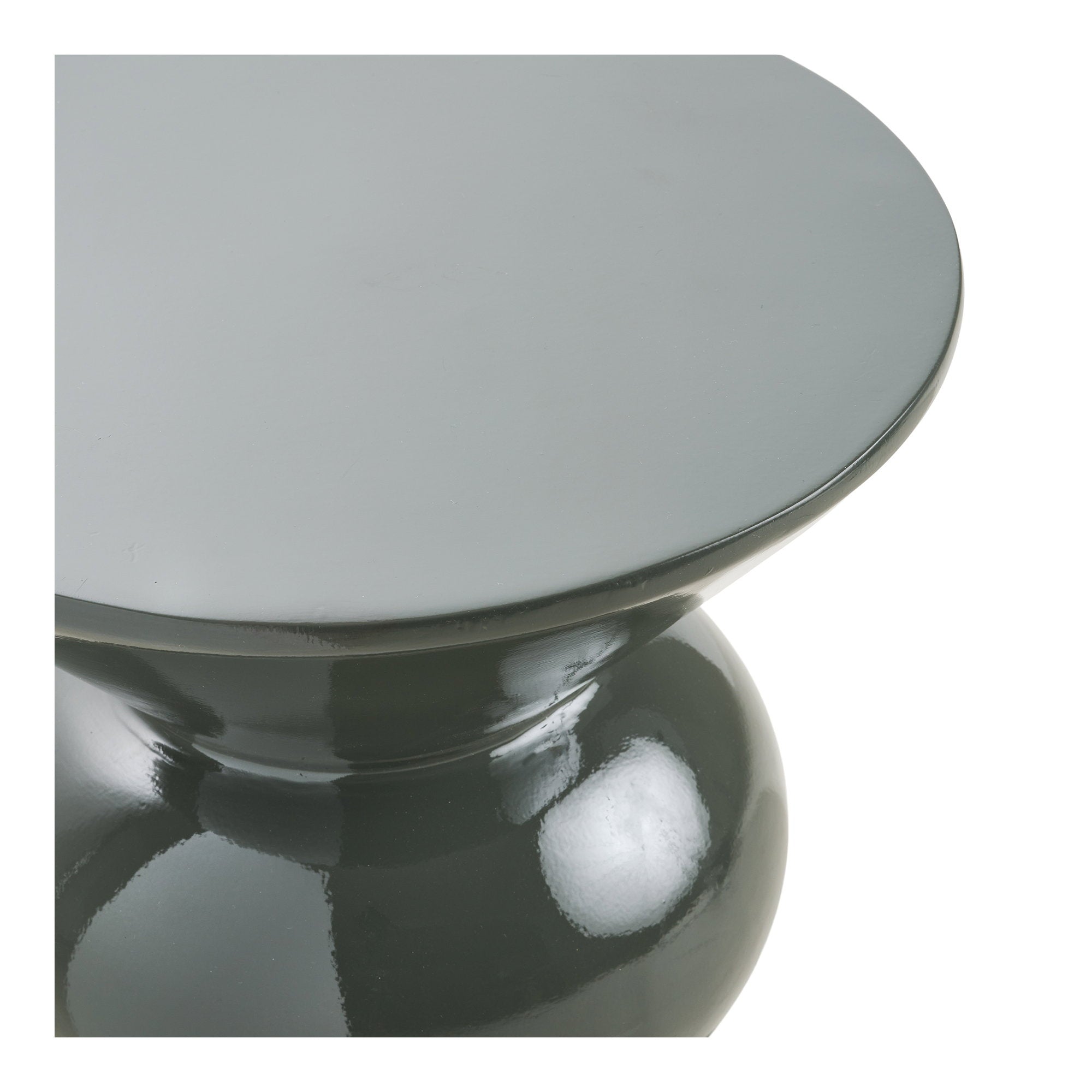 Détail plateau circulaire laqué vert sauge brillant table d'appoint Rosolina vue plongeante