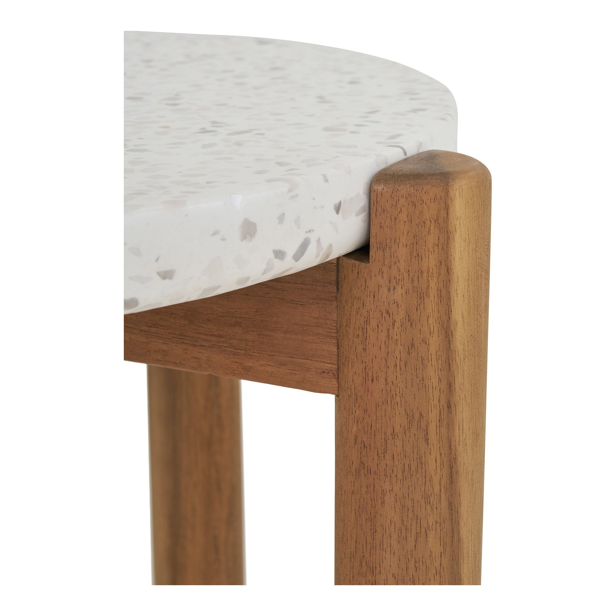 Gros plan plateau terrazzo blanc confettis gris table d'appoint Terracina acacia