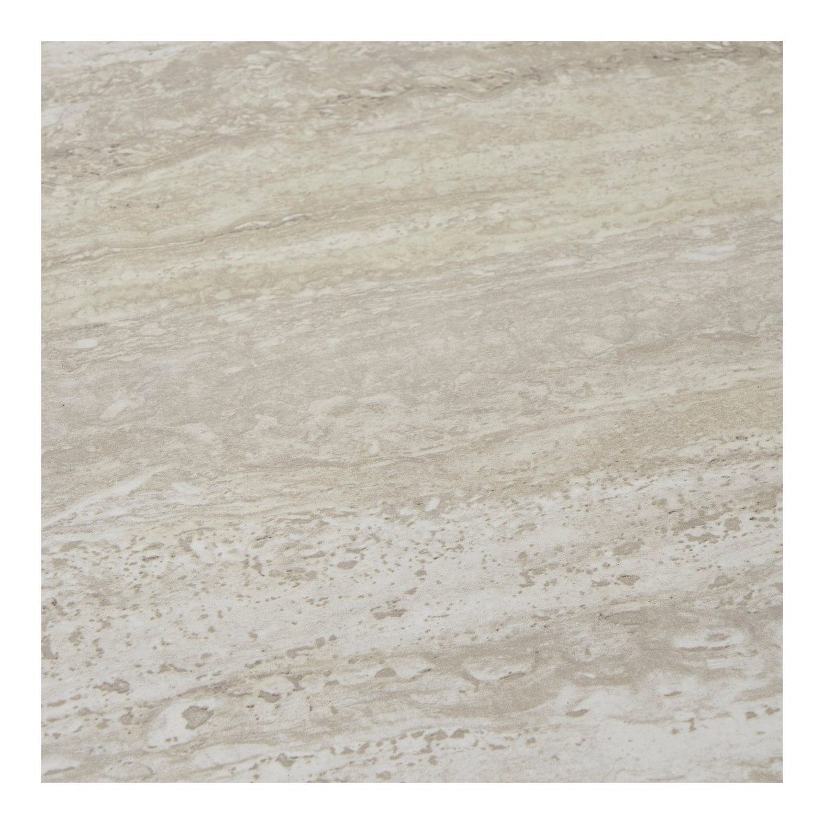 Détail du décor effet travertin beige aux veines claires du plateau de la table Aalst