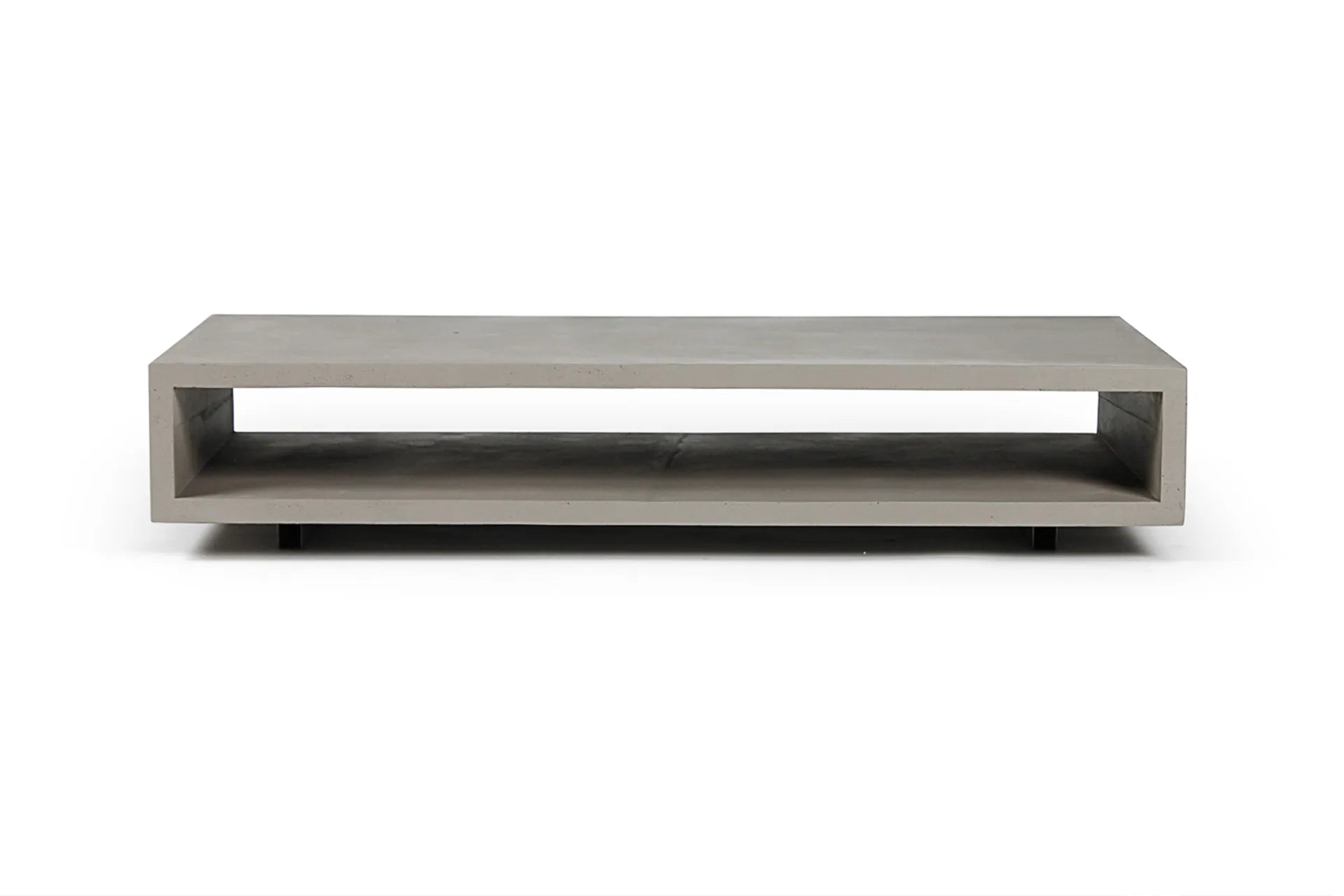 Table basse en béton Monobloc gris naturel en situation 1