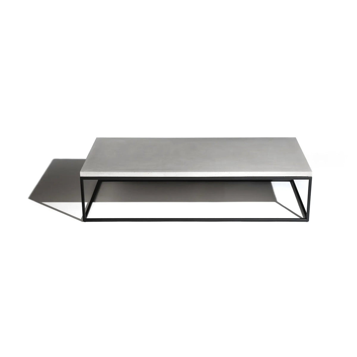 Table basse Perspective en béton sur fond blanc avec son ombre portée