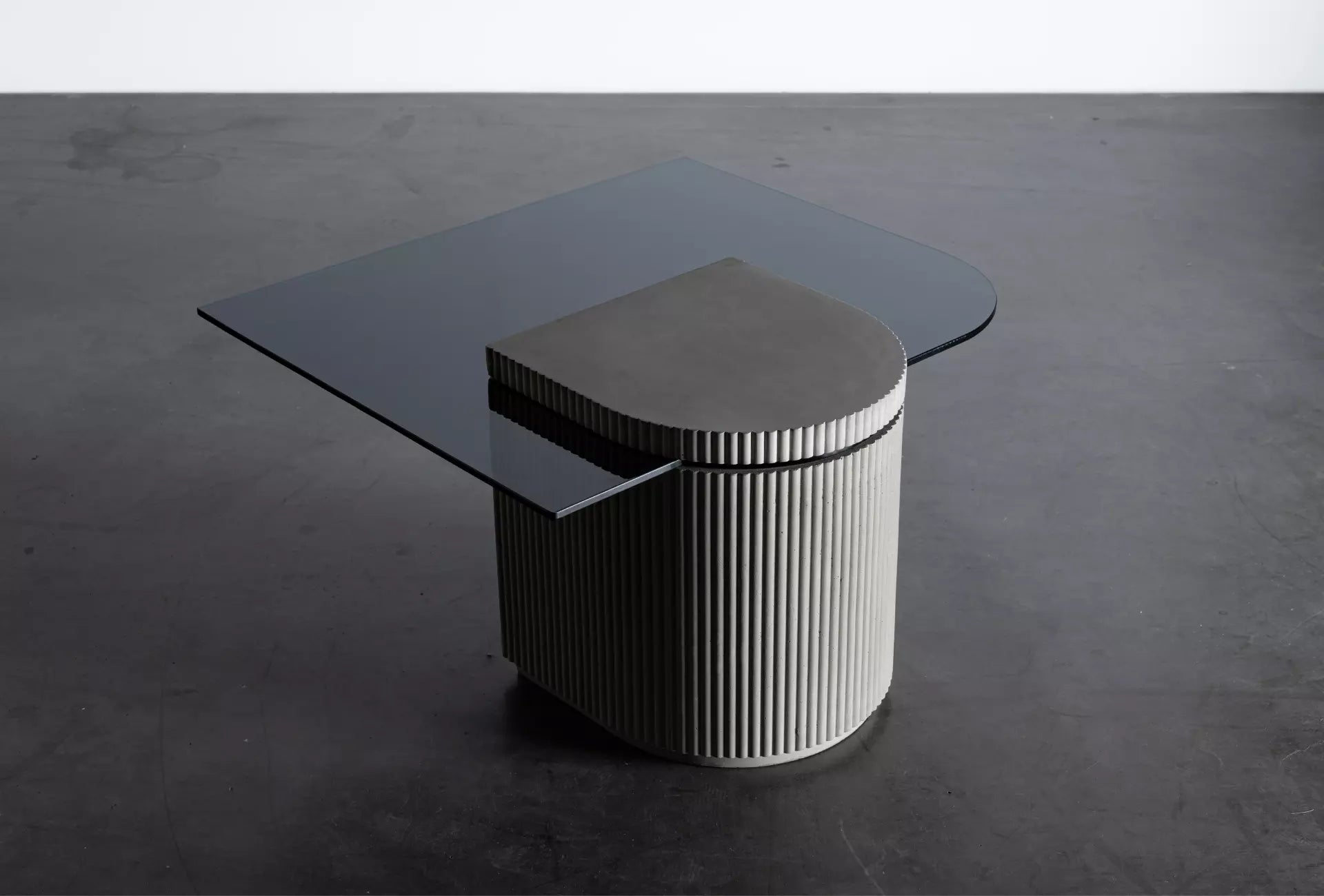 Table basse en béton Strut carrée gris vue 5