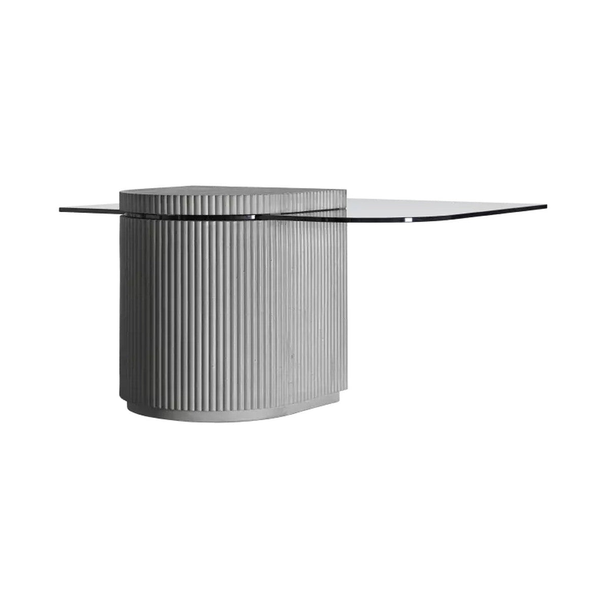 Table basse Strut carrée en béton cannelé gris naturel et plateau en verre gris sombre à un angle arrondi sur fond blanc