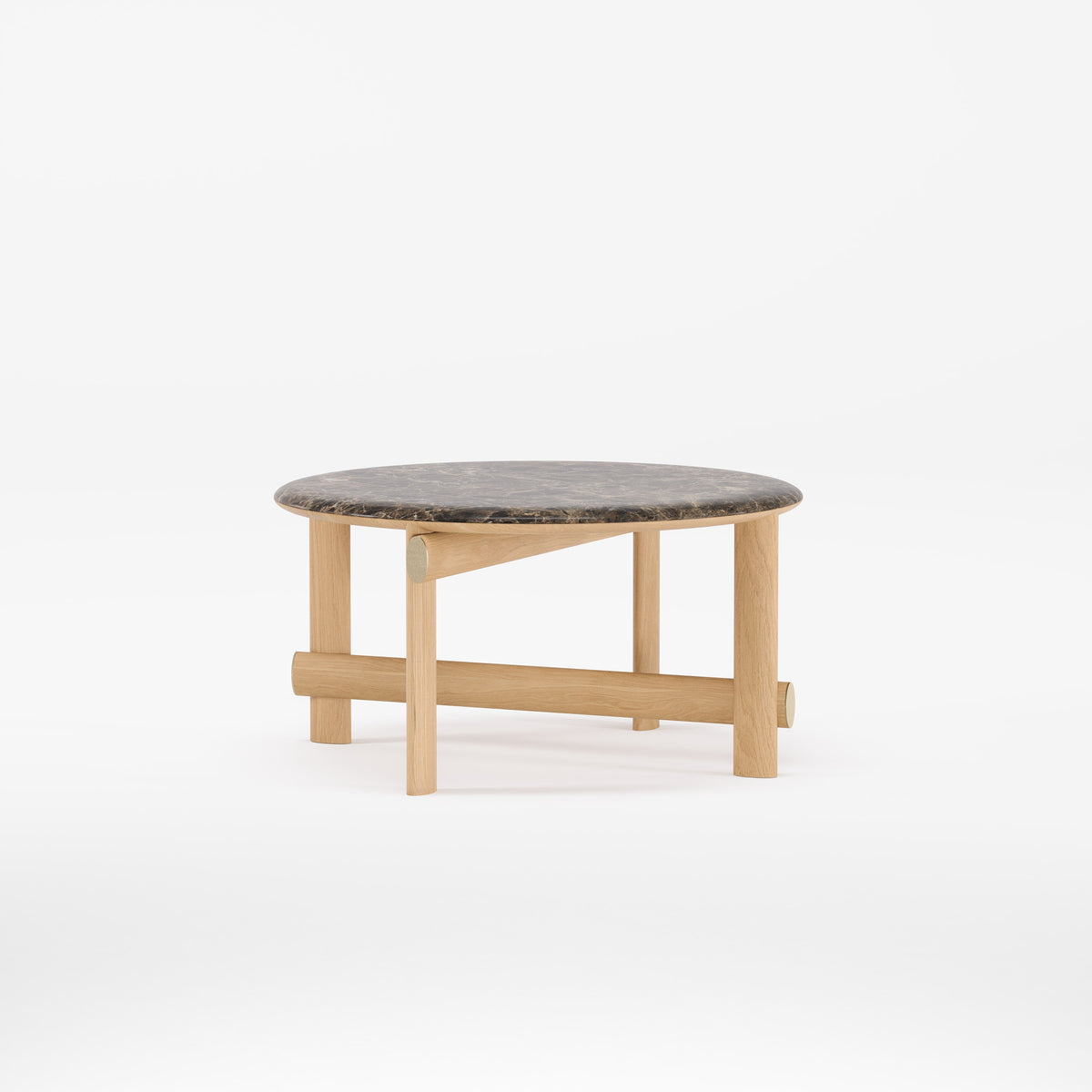 Table basse ronde Kaya en chêne naturel à plateau de marbre brun vue de trois quarts