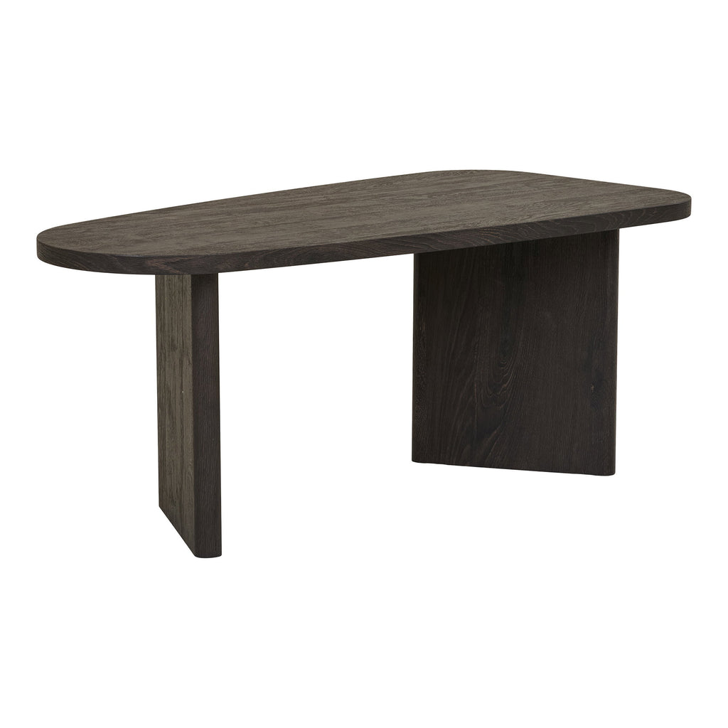 Table basse Melo brun foncé vue trois quarts plateau organique pieds lames arrondis