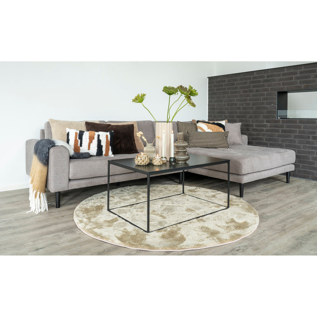Table basse Vita noire 90x60x45 cm ambiance salon canapé gris tapis beige mur brique
