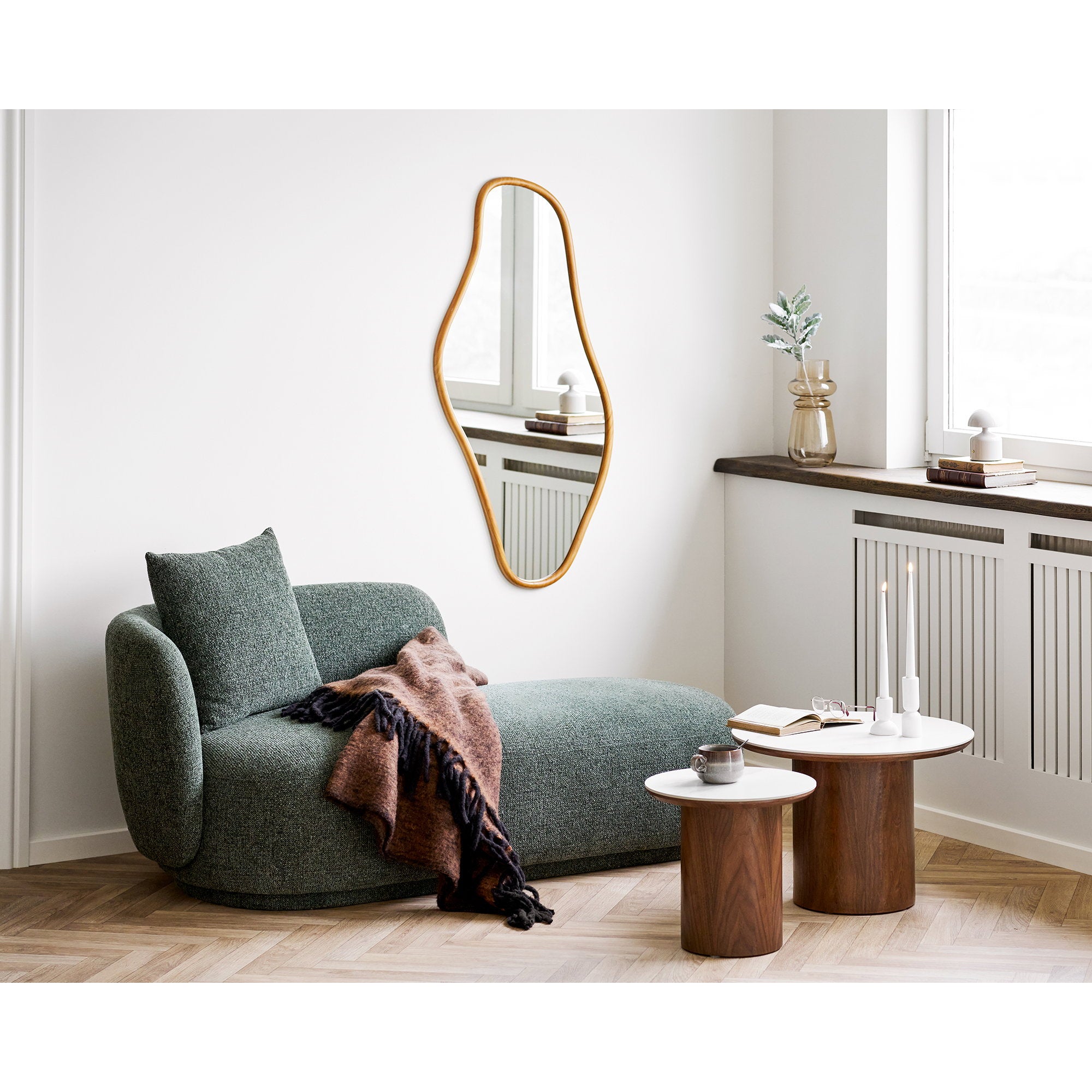 Table basse Noli céramique blanc noyer salon canapé bouclé beige fauteuil ambiance