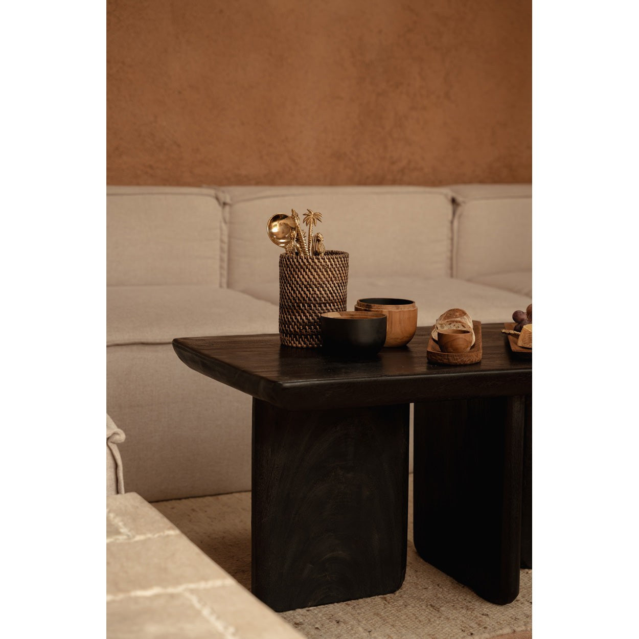 Table basse Obsidian en manguier noir, vue 3