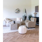 Tables basses Prague marbre beige duo blocs ambiance salon fauteuil bouclé style raffiné