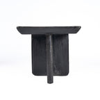 Table basse Obsidian en bois de manguier noir vue de côté avec son pied central en travers