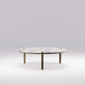 Table basse ronde Corner en noyer foncé au plateau de marbre Estremoz blanc