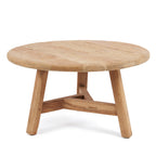 Table basse ronde Fusuma en teck naturel vue de trois quarts sur fond blanc avec ses trois pieds et son entretoise