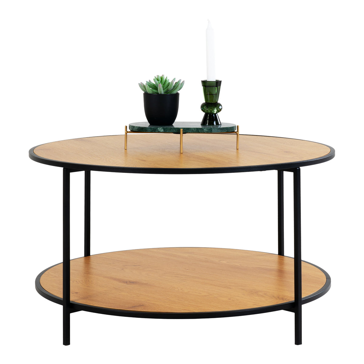 Table basse ronde Vita aspect chêne vue de face avec une plante grasse et un bougeoir sur un plateau en marbre vert