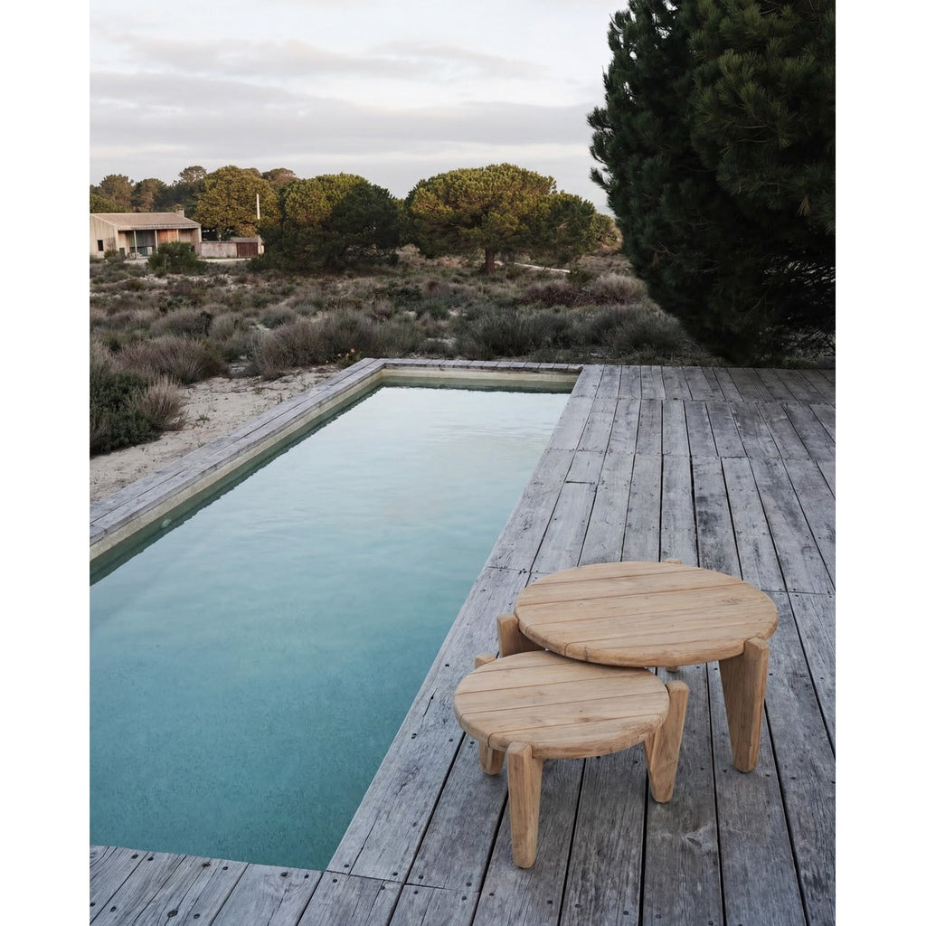 Table basse Seseh en teck recyclé en situation