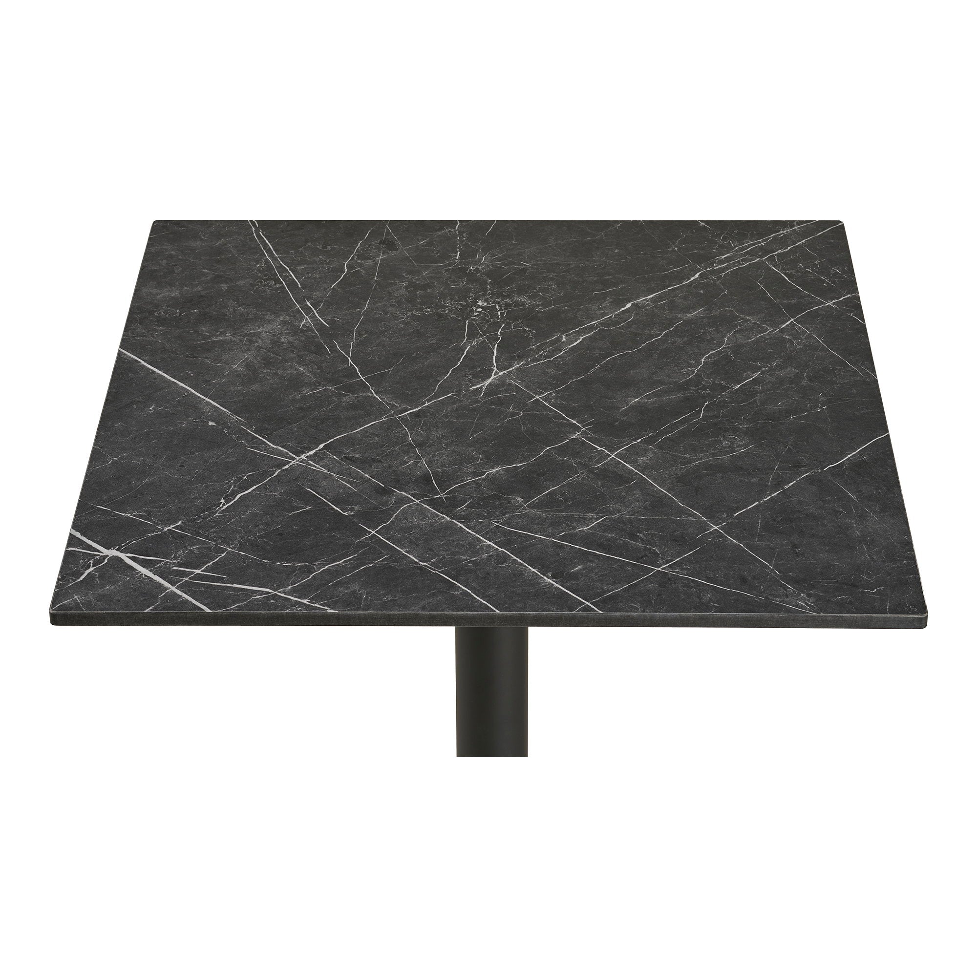 Gros plan plateau carré effet marbre noir veinures blanches table bistrot aluminium