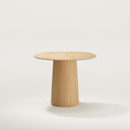 Table d'appoint Anchor en chêne vue de face plateau posé sur son socle conique