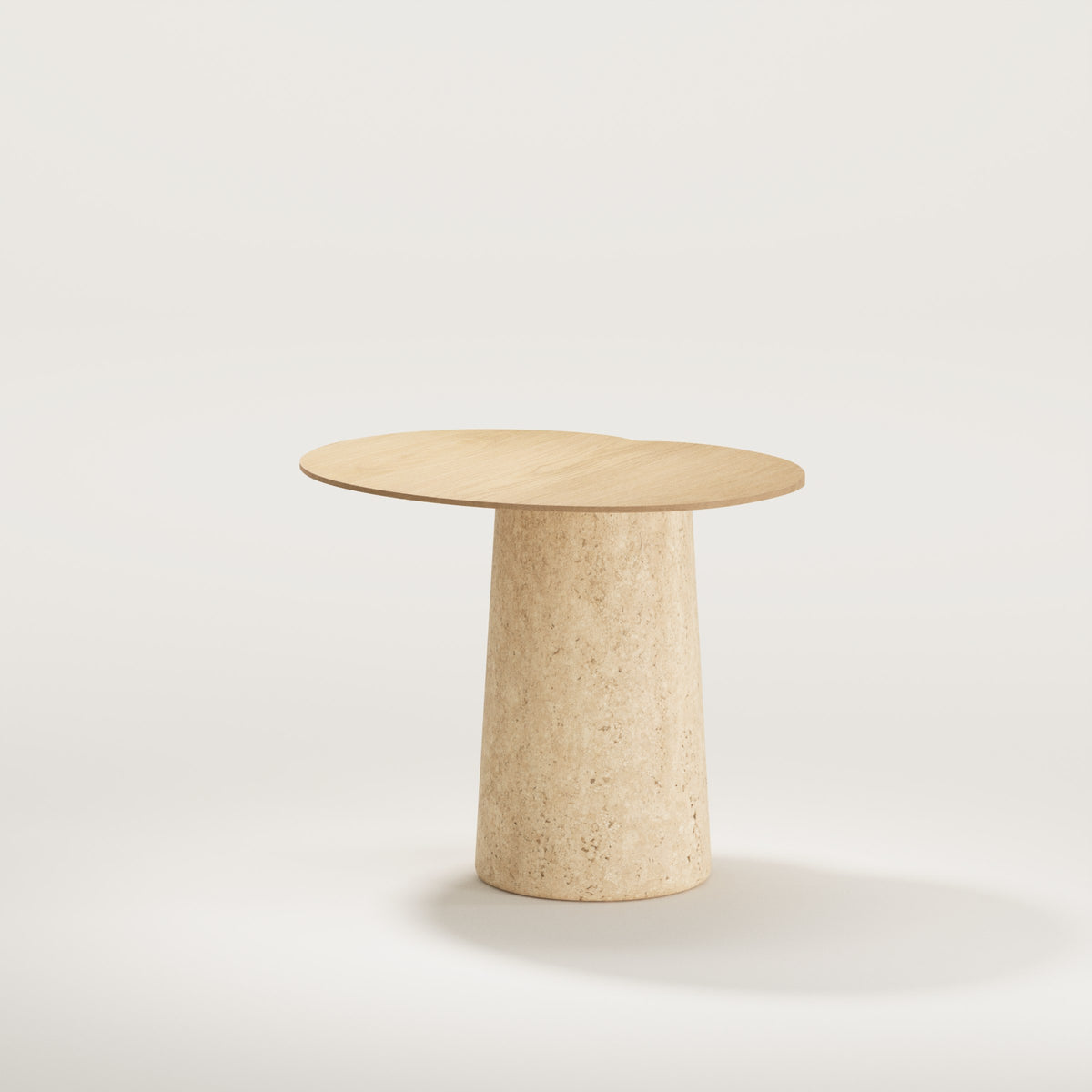 Table d'appoint Anchor en chêne naturel vue de trois quarts sur son socle en travertin