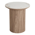Table d'appoint Athens plateau rond en céramique blanche veinée et fût cannelé effet bois vue de trois quarts