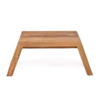 Table d'appoint Ashley Cocoon en teck vue de face avec ses pieds inclinés vers l'extérieur