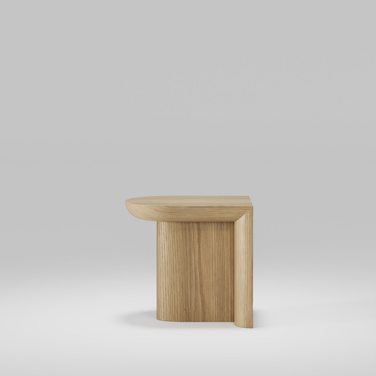 Table d'appoint Re-Form de 37,5 cm en chêne naturel vue de trois quarts