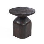 Table d'appoint Drumline teinte noyer foncé vue de trois quarts base de section carrée aux angles adoucis