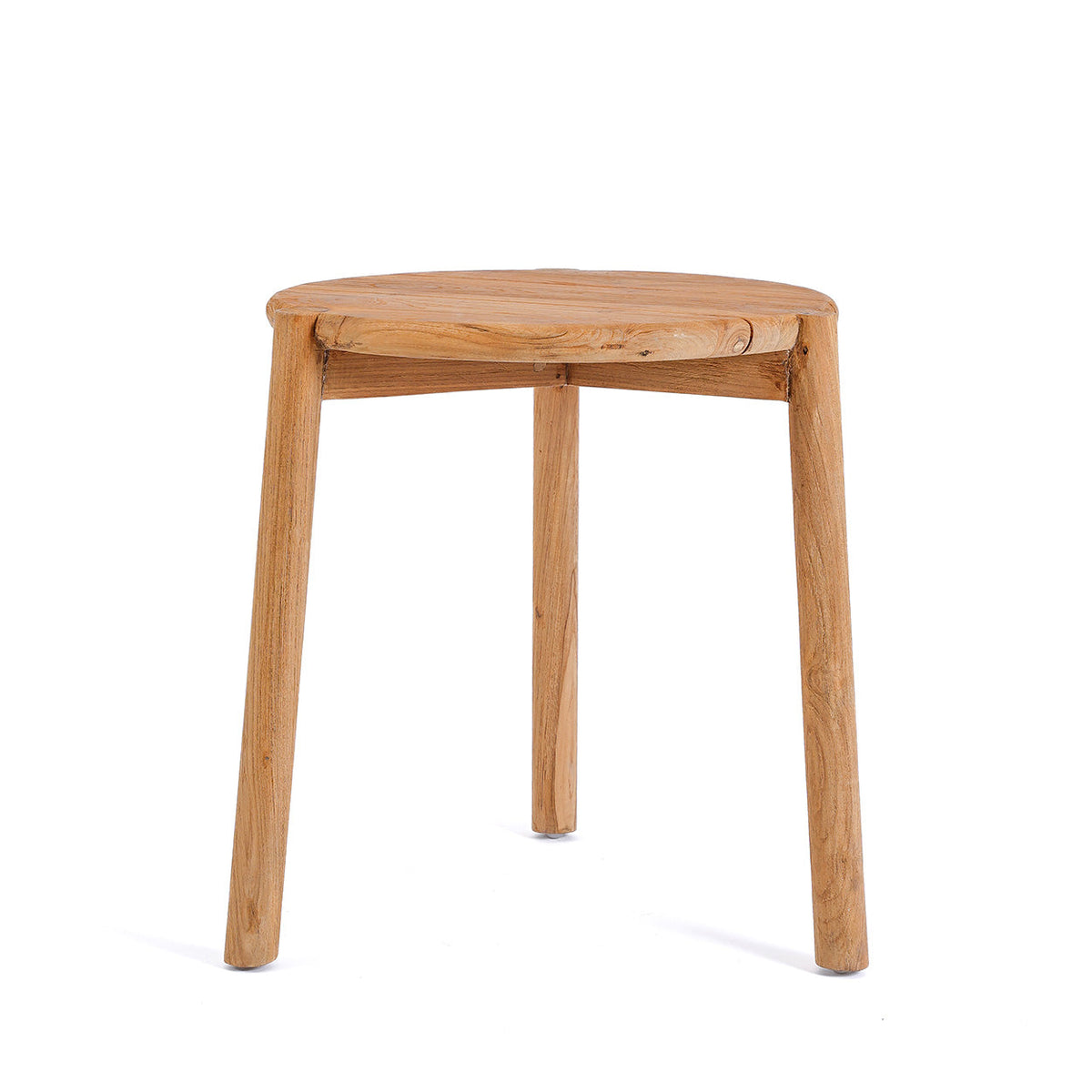 Table d'appoint ronde Gilimanuk en teck vue de face sur trois pieds ronds