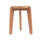 Table d'appoint Seseh vue de côté avec la ceinture qui relie les pieds sous le plateau