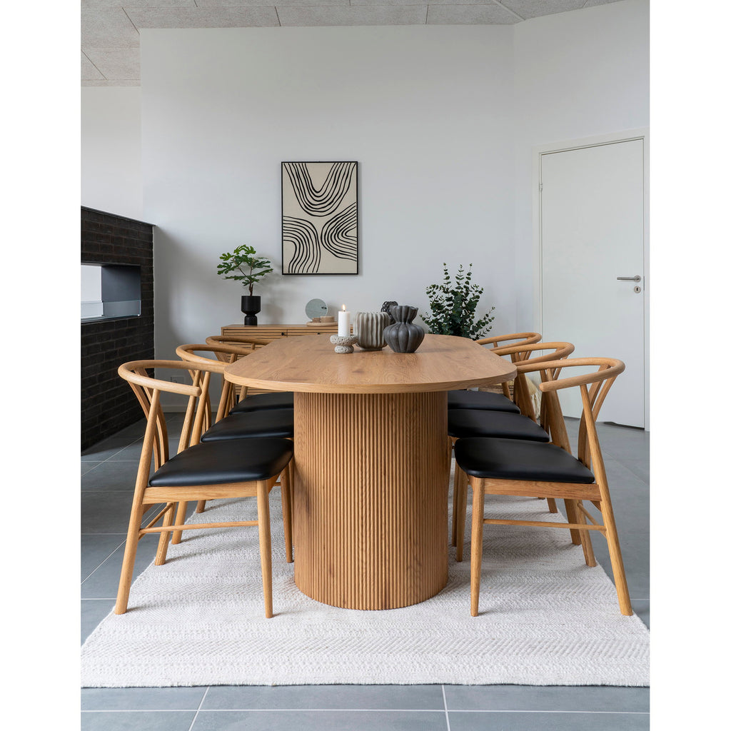 Décoration murale Lipari courbes noir beige au mur salle à manger table chêne naturel