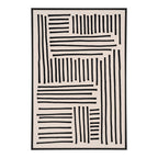 Tableau toile Lipari à blocs de stries noires sur fond beige dans un fin cadre noir vu de face